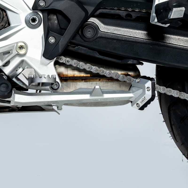 loboo-nakladka-na-stopke-boczna-do-bmw-f900gs-2024-1130302500111 LOBOO Nakładka na stopkę boczną, aluminiowa do BMW F900GS (2024-)