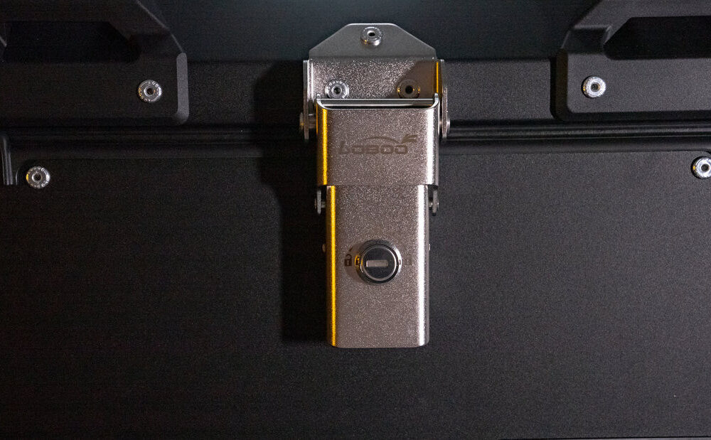 LOBOO PIKE Kufer centralny srebrny 36L, aluminium, 2 zamki, wodoodporne, wewnętrzna siatka/paski mocujące bagaż